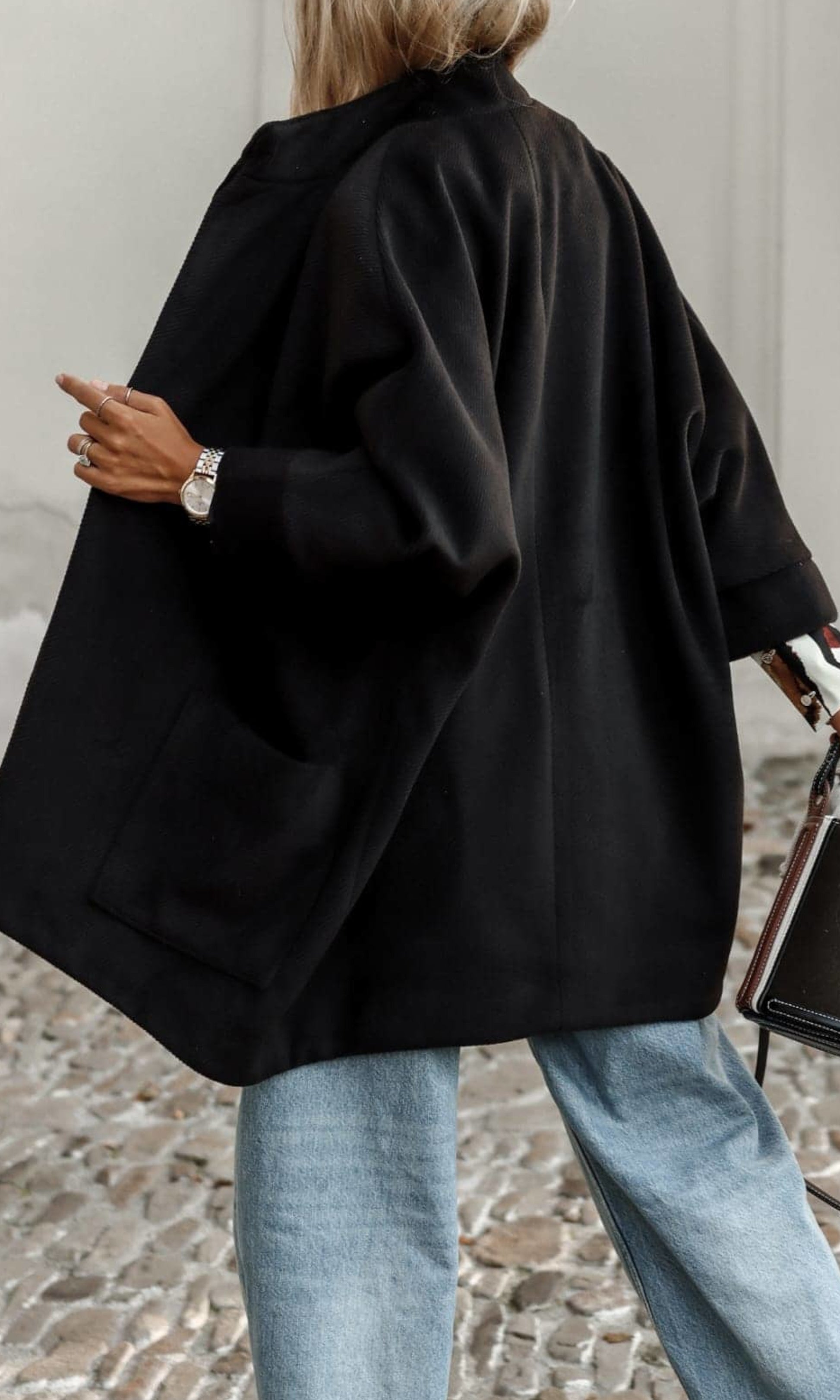Mantel zwart achterkant