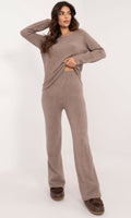 Huispak beige trui en broek 