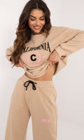 Huispak beige broek en trui 